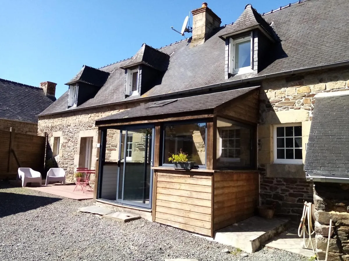 Maison Bretonne,Gite De Keranglaz Ploubezre